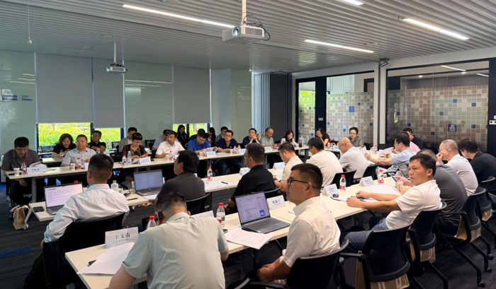 《工程机械涂装工》团体标准专家审查会在上海顺利召开